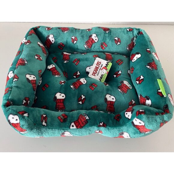 Peanuts Snoopy Small Dog Cat Pet Cozy Cuddler Bed Christmas Holiday Green NEW - Picture 2 of 15